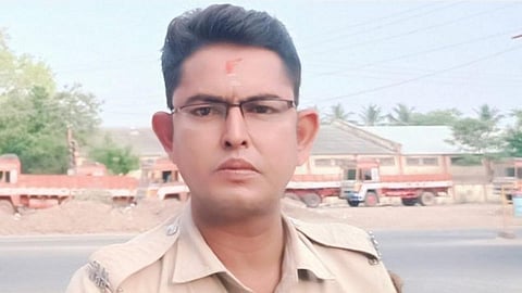 உயிரிழந்த  தலைமைக்காவலர் சரவணன்