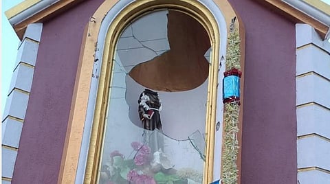 கர்நாடகாவில் தேவாலயம் மீது தாக்குதல்