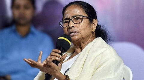 முதல்வர் மம்தா பாதுகாப்பு வீரர்களின் கைத்துப்பாக்கிகள், கைப்பேசிகள் திருட்டு