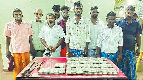 சிவகங்கை அருகே வழிப்பறி செய்து கைதானவர்கள்.