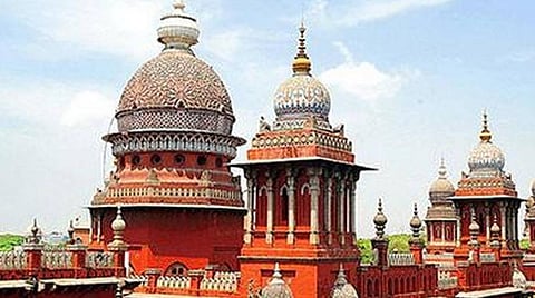 கிளப்புகள், மனமகிழ் மன்றங்களில் சட்டவிரோத செயல்கள் நடைபெறுவதை தடுக்க காவல் அதிகாரிகள் தலைமையில் குழு: தமிழக டிஜிபி-க்கு உயர் நீதிமன்றம் உத்தரவு