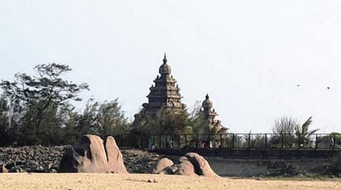 ஈசிஆர், ஓஎம்ஆர் சாலைகளில் வாகன சோதனை: மாமல்லபுரம் கடற்கரைக்கு செல்ல சுற்றுலா பயணிகளுக்கு தடை