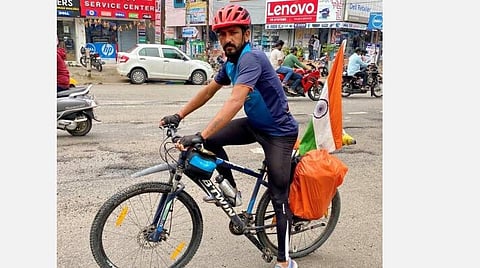 சுற்றுச்சூழல் பாதுகாப்பு குறித்து விழிப்புணர்வை ஏற்படுத்த 25,000 கி.மீ. சைக்கிளில் பயணித்த பசுமை மனிதர்