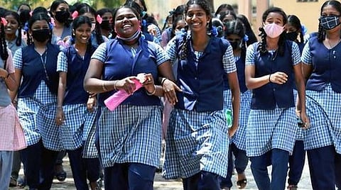 பிளஸ் 1 பொதுத்தேர்வை ரத்து செய்ய திட்டம்: பள்ளிக்கல்வித் துறை அதிகாரிகள் தகவல்