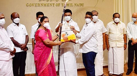 பொங்கல் பரிசுத் தொகுப்பு : முதல்வர் ஸ்டாலின் தொடங்கி வைத்தார்