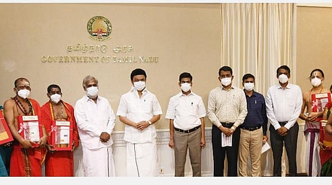 திருக்கோயில் பணியாளர்களுக்கான புத்தாடை, சீருடை: முதல்வர் ஸ்டாலின் தொடங்கி வைத்தார்