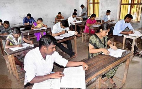 முழு ஊரடங்கு நாளில் போட்டித்தேர்வுக்கு சிறப்பு அனுமதி: தமிழக அரசு அறிவிப்பு