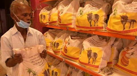 பை இல்லாமல் பொங்கல் பரிசுத் தொகுப்பை வாங்குவோருக்கு டோக்கன்: தமிழக அரசு