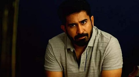 உலகத்தை பாம் போட்டு அழிச்சுட்டா நல்லா இருக்கும்- விஜய் ஆண்டனி விரக்தி ட்வீட்
