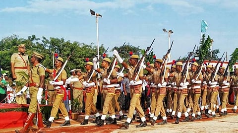 காவல்துறை காலிப்பணியிடங்கள்: அறிக்கை தாக்கல் செய்ய தமிழக அரசுக்கு சென்னை உயர் நீதிமன்றம் உத்தரவு