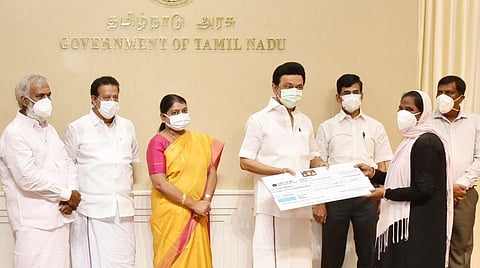 8 கிராம் தங்க நாணயத்துடனான திருமண நிதியுதவி திட்டங்களை முதல்வர் ஸ்டாலின் தொடங்கிவைத்தார்