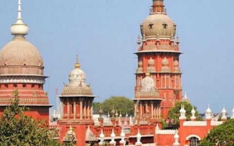 கிராமப்புற அரசு மருத்துவர்களுக்கு முதுகலைப் படிப்பில் இடஒதுக்கீடு, ஊக்க மதிப்பெண் வழங்க தடையில்லை: சென்னை உயர் நீதிமன்றம் உத்தரவு