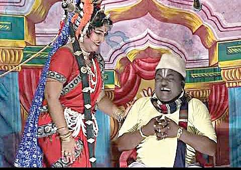 சிந்தாமணியும், சுப்புசெட்டி காதாபாத்திரங்களும் இந்த நாடகத்தில் தோன்றும் ஒரு காட்சி.