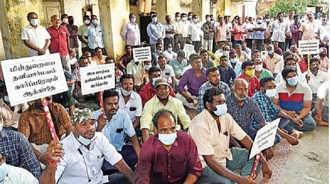 யூனியன் பிரதேச மின்துறைகள் தனியார் மயத்துக்கு எதிர்ப்பு: வரும் பிப். 1 முதல் புதுச்சேரி மின் ஊழியர்கள் காலவரையற்ற வேலைநிறுத்தம்