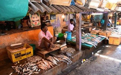 கோவை: வரத்து குறைவால் மீன்கள் விலை உயர்வு: வஞ்சிரம் கிலோ ரூ.750-க்கு விற்பனை