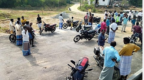 விக்ரவாண்டி – தஞ்சை தேசிய நெடுஞ்சாலைப் பணிகள் தீவிரம்: இணைப்புச் சாலையை முடக்கக்கூடாது என  கிராம மக்கள் போராட்டம்