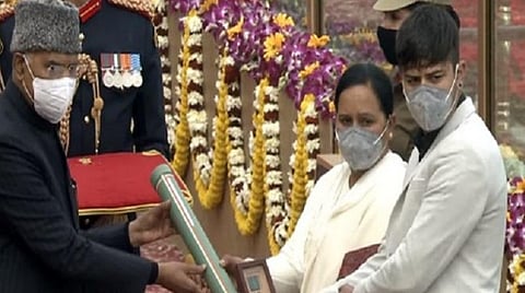 73-வது குடியரசு தின விழா கோலாகலம்: ஏஎஸ்ஐ பாபு ராமுக்கு அசோக சக்ரா விருது வழங்கினார் குடியரசுத் தலைவர் ராம்நாத் கோவிந்த்