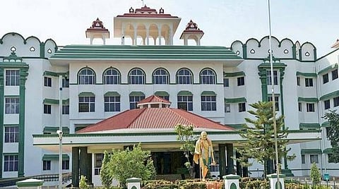 தஞ்சை பள்ளி மாணவி தற்கொலையை வைத்து பிரச்சினையை உருவாக்க முயற்சி: உயர் நீதிமன்றத்தில் தமிழக அரசு குற்றச்சாட்டு