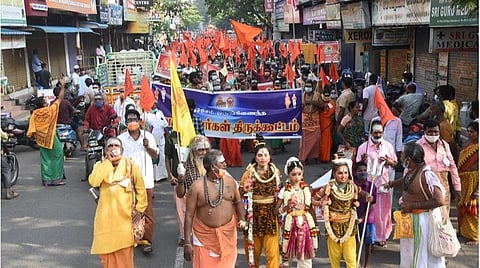 கரோனா பிடியில் இருந்து மக்கள் விடுபட வேண்டி புதுச்சேரியில் சிவனடியார்கள் பாதயாத்திரை
