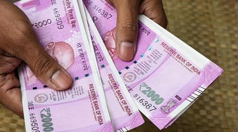 ஆவடியில் ரூபாய் நோட்டு மாலையுடன் மனு தாக்கல் செய்ய வந்த சுயேச்சை