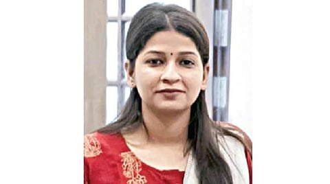 யோகிக்கு கருப்பு கொடி காட்டிய பெண்ணுக்கு சமாஜ்வாதி சார்பில் போட்டியிட வாய்ப்பு