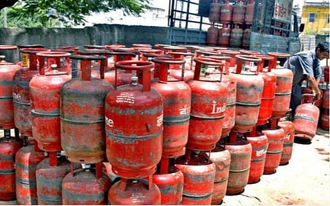 தமிழகத்தில் சிலிண்டர் மானியத்தை துறந்த 6,73,958 பேர்!