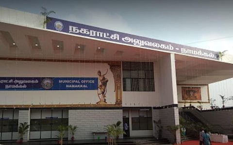 நாமக்கல்லில் நகர்ப்புற உள்ளாட்சித் தேர்தலில் வாய்ப்பு கிடைக்காத கட்சியினர் சுயேச்சையாக களம் இறங்குவதால் அதிர்ச்சி: சமரசம் செய்யும் முயற்சியில் நிர்வாகிகள்