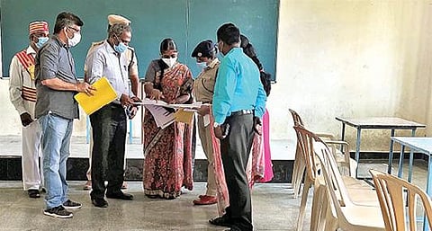 அரக்கோணம் கிருஷ்ணா பொறியியல் கல்லூரியில் அமைக்கப்படும் வாக்கு எண்ணும் மையத்தில் முன்னேற்பாடு பணிகளை தேர்தல் பொது பார்வையாளர் வளர்மதி நேற்று ஆய்வு செய்தார். அருகில், மாவட்ட ஆட்சியர் பாஸ்கர பாண்டியன், எஸ்.பி., டாக்டர் தீபா சத்யன் உள்ளிட்டோர்.