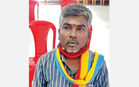 பெண் வார்டில் மனு தாக்கல் செய்த பாமக பிரமுகர் தங்கமணி.