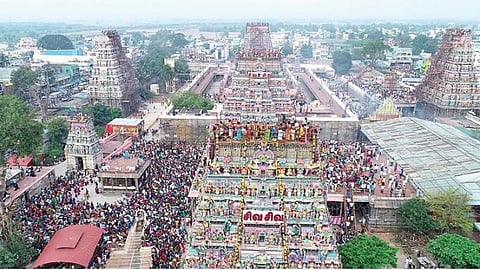 கடலூர் மாவட்டம் விருத்தாசலம் விருத்தகிரீஸ்வரர் கோயில் குடமுழுக்கைக் காண திரண்டு வந்த பக்தர்கள்.