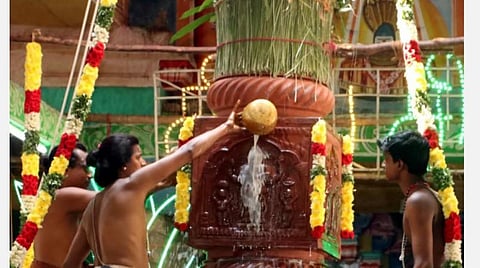 கும்பகோணம் ஆதிகும்பேஸ்வரர் கோயிலில் இன்று மாசி மக விழா கொடியேற்றத்துடன் தொடங்கியது.