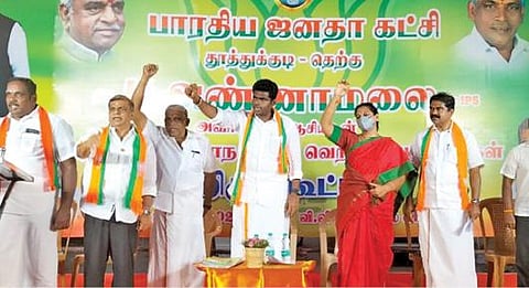 தூத்துக்குடி மாநகராட்சி தேர்தலில் போட்டியிடும் பாஜக வேட்பாளர்களை ஆதரித்து மாநிலத் தலைவர் அண்ணாமலை பிரச்சாரம் செய்தார்.