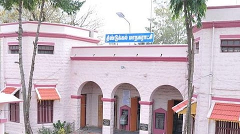 திண்டுக்கல் மாவட்டத்தில் நகராட்சி, பேரூராட்சிகளில் திமுகவினர் 5 பேர் போட்டியின்றி தேர்வு