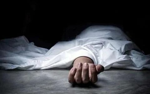 புதுவையில் சாலையில் கட்டியிருந்த பேனரில் பைக் மோதி இளைஞர் மரணம்: பேனர் தடைச் சட்டம் இருந்தும் சோகம்