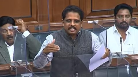 ஹிஜாப் விவகாரம்: மாணவ சமூகத்தையே கூறுபோடும் வெறுப்பரசியல் - மக்களவையில் சு.வெங்கடேசன் ஆவேசம்