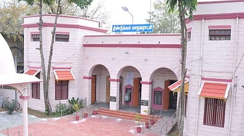 திண்டுக்கல் மாநகராட்சியில் அதிமுக மேயர், துணை மேயர் வேட்பாளர்கள் யார்? - விடிய விடிய நடந்த பேச்சுவார்த்தை