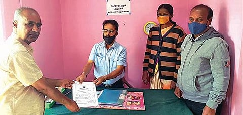 உள்ளாட்சித் தேர்தலே நடக்காத கோடேரி மலைக்கிராமம்: அதிகரட்டி பேரூராட்சியில் ஓய்வுபெற்ற ஆசிரியர் போட்டியின்றி தேர்வு