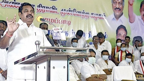 சேலம் மாவட்டம் வாழப்பாடியில் நேற்று நடந்த அதிமுக வேட்பாளர்கள் அறிமுகம் மற்றும் ஆலோசனைக் கூட்டத்தில், கட்சியின் இணை ஒருங்கிணைப்பாளர் பழனிசாமி பேசினார்.
