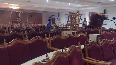 திருச்சியில் தயார்படுத்தப்படும் மாநகராட்சி மாமன்ற கூட்ட அரங்கு