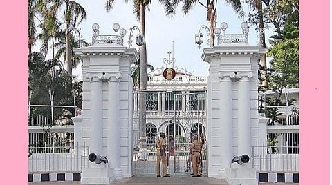 புதுச்சேரி ஆளுநர் மாளிகையான ராஜ்நிவாஸ்.