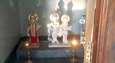 கிருஷ்ணர் - ராதை சிலைகள் மீது சூரிய ஒளி விழுந்த அரிய நிகழ்வு.