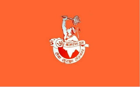 கர்நாடகாவில் ஹிஜாப் விவகாரம் எதிரொலி; குங்குமம் இட்ட மாணவருக்கு அனுமதி மறுப்பு: பஜ்ரங் தளம் அமைப்பினர் போராட்டம்