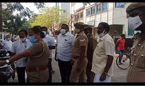கோவையில் வானதியின் காரை வீடியோ எடுத்த விவகாரம்: பாஜக - திமுகவினர் இடையே வாக்குவாதம்