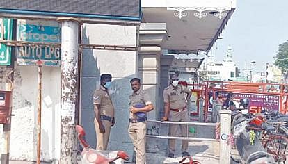 சங்கர மடத்துக்கு அளிக்கப்பட்டுள்ள போலீஸ் பாதுகாப்பு.