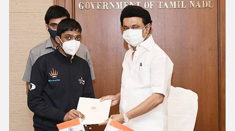 உலக செஸ் சாம்பியன் கார்ல்சனை விழ்த்திய பிரக்ஞானந்தாவுக்கு முதல்வர் ஸ்டாலின் வாழ்த்து