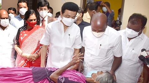 மக்களைத் தேடி மருத்துவம் திட்டம்: 50 லட்சமாவது பயனாளிக்கு முதல்வர் ஸ்டாலின் மருந்துப் பெட்டகம் வழங்கினார்