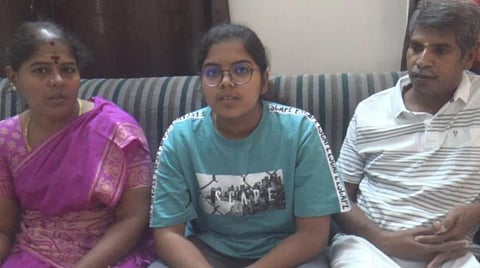 அரசு எச்சரித்தும் உடனே புறப்படாதது ஏன்?- உக்ரைனிலிருந்து ஈரோடு திரும்பிய மாணவி கர்ஷினி பேட்டி