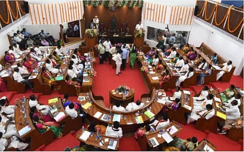 மதுரை மாநகராட்சியில் தலைவர்கள் பெயரை குறிப்பிட்டு கவுன்சிலர்கள் பதவியேற்பு