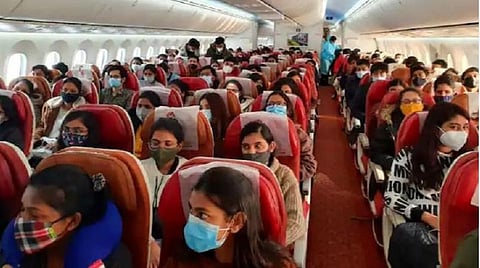 உக்ரைனிலிருந்து இன்று நாடு திரும்பிய இந்திய மாணவர்கள்