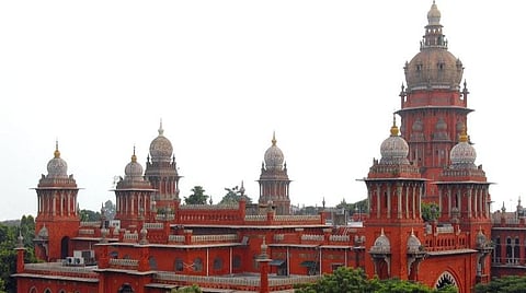 அரசுப் பள்ளிகளில் பயிலும் மாணவர்களுக்கு மட்டும் மருத்துவப் படிப்பில் சலுகை வழங்க முடியுமா? - தமிழக அரசுக்கு உயர் நீதிமன்றம் கேள்வி